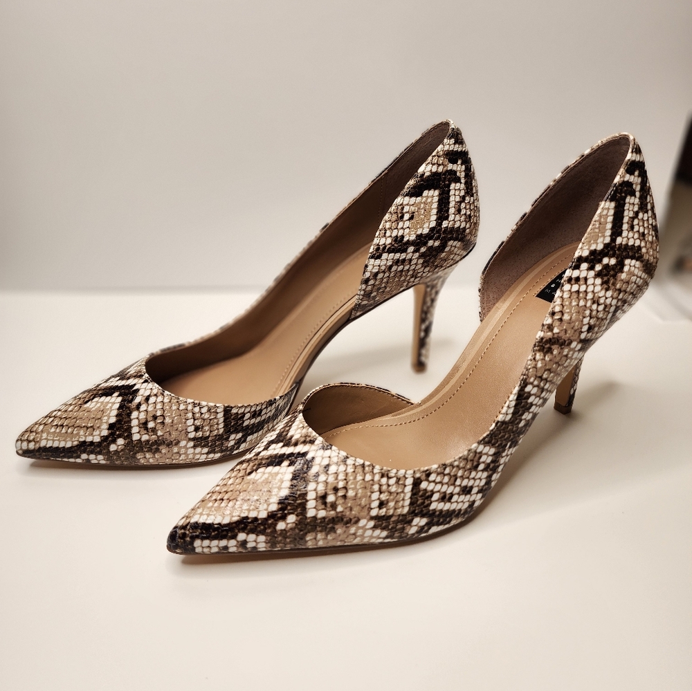 White House Black Market - Ella Neutral Snake Printed - Heal.  NWOT - Size 8.5